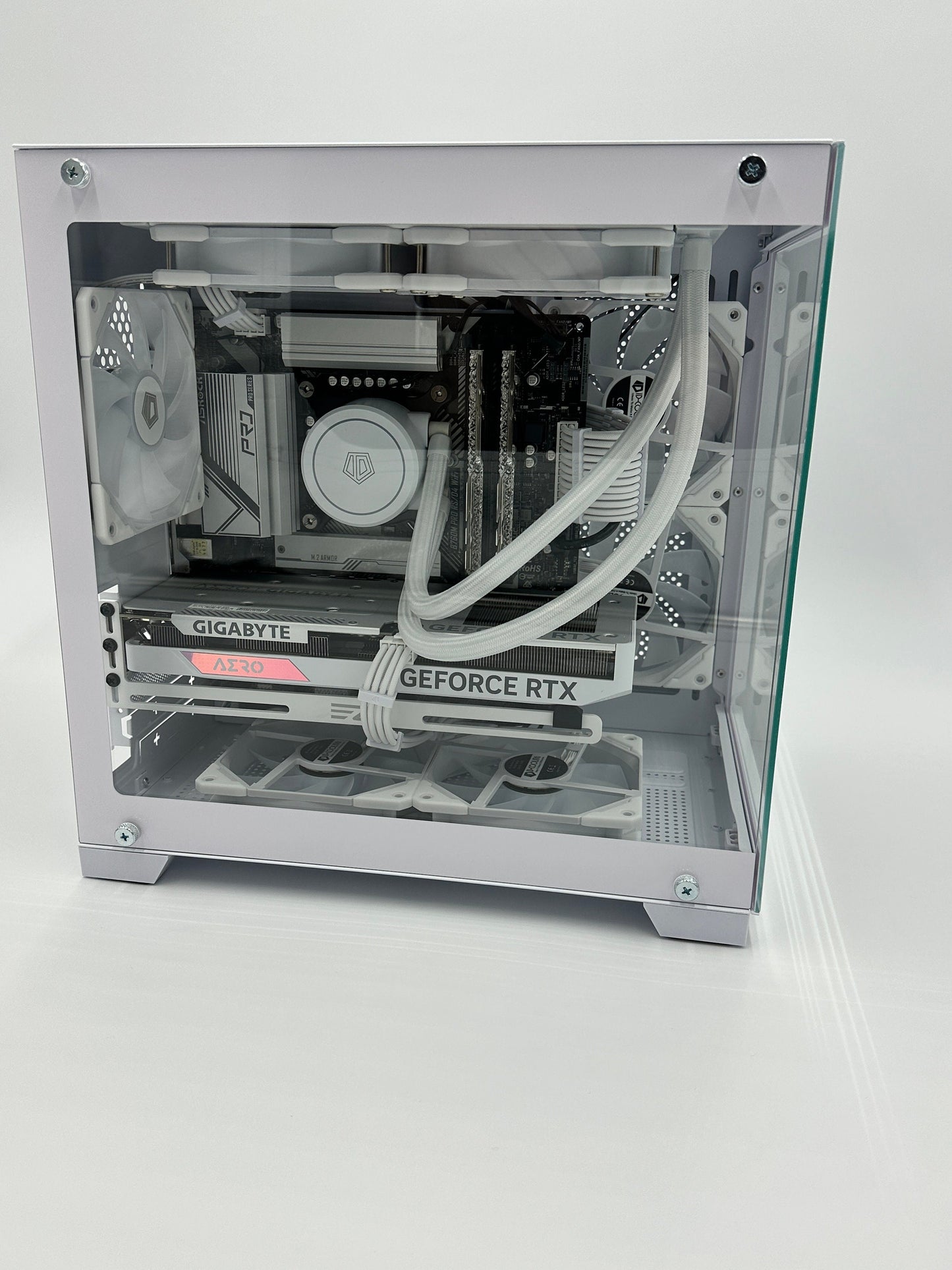 The Original Tilian Chase ® - The Clear White Gaming PC